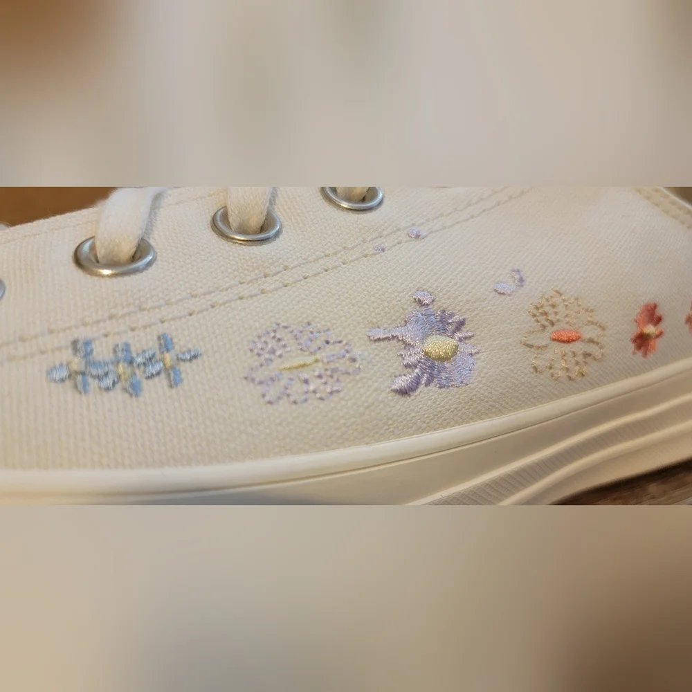 Embroidered converse - Picture 5 of 6